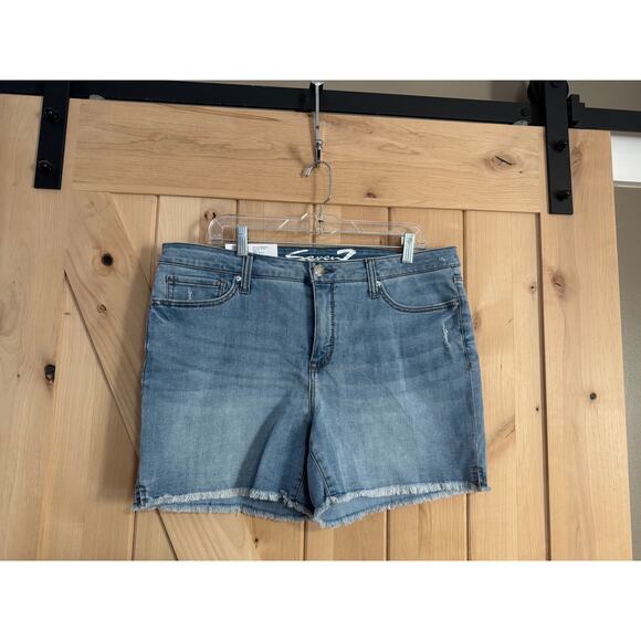 Seven7 | NWT Light Wash Frayed Hem Weekend Jean Shorts 5" Inseam | Size 14 - Picture 1 of 10